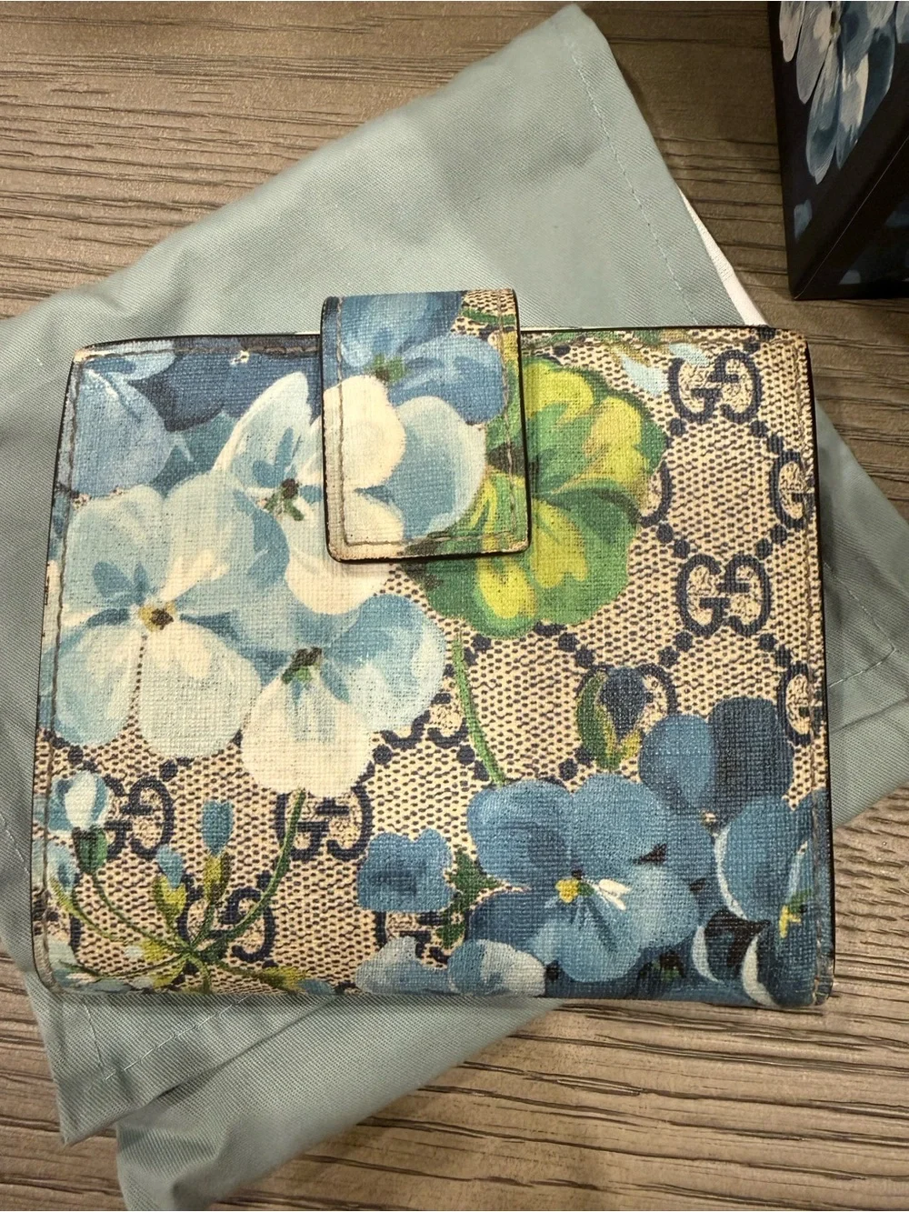 Authentic Gucci Floral GG Compact Wallet